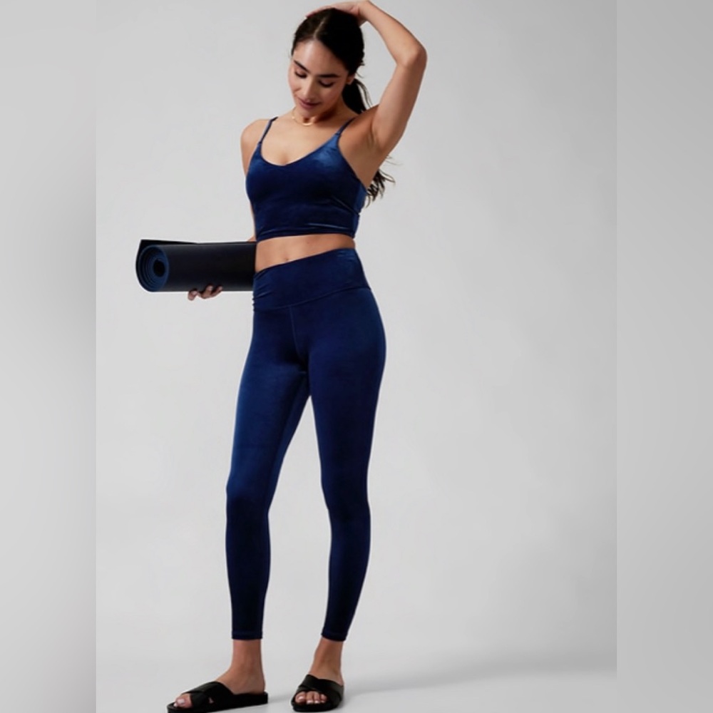 Athleta Elation Velvet Tight. NWOT! Size XS.